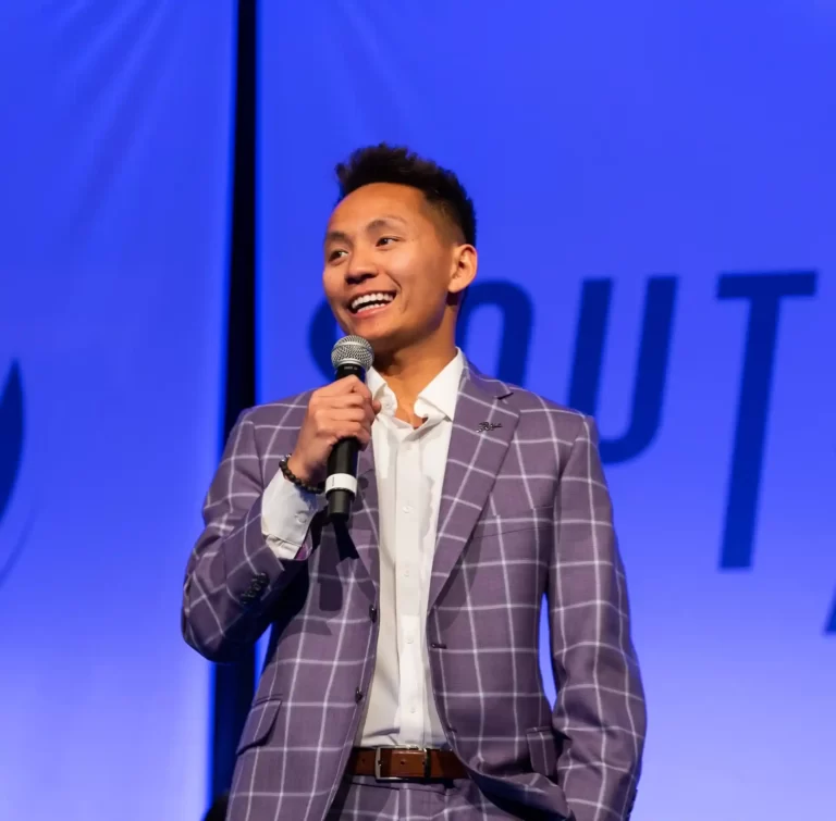 southwestern-professional-speaker-at-event